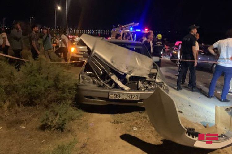 Abşeronda polisin qovduğu avtomobil qəzaya düşdü: yaralananlar var - FOTO