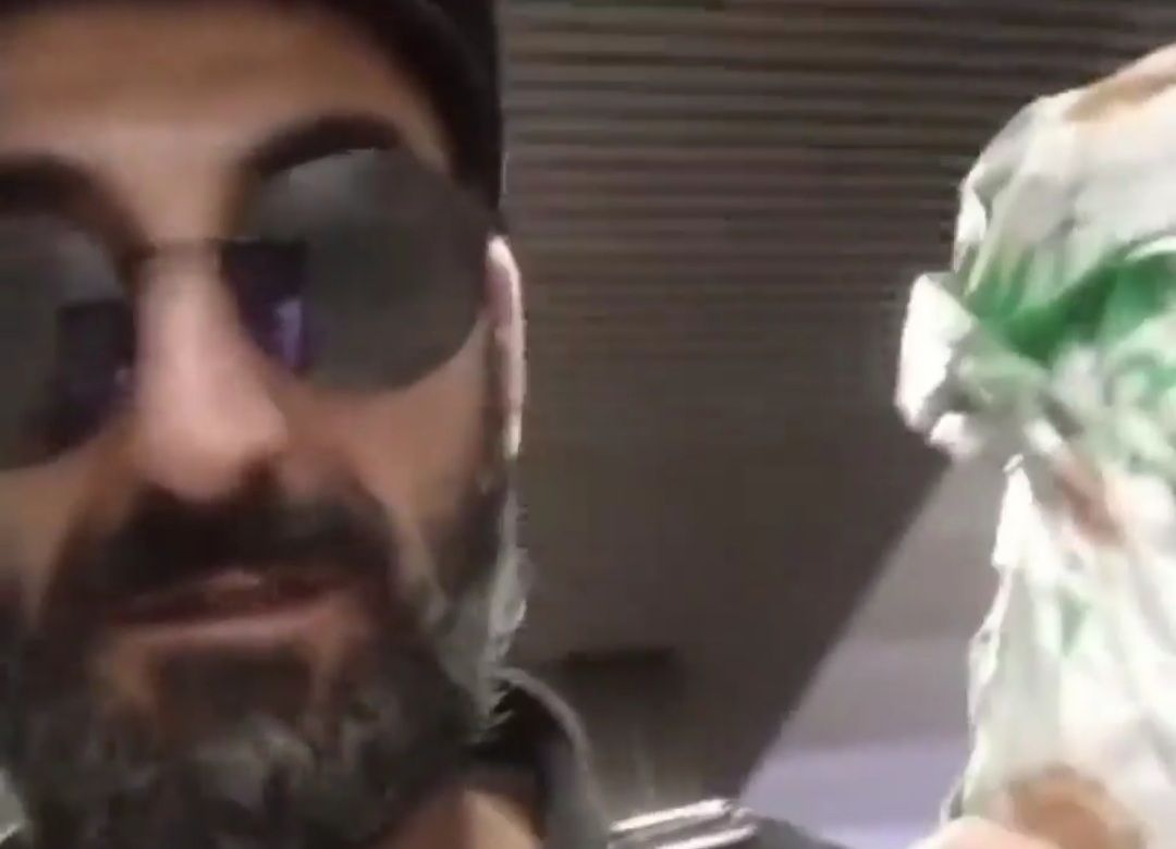 Bakıda ŞOK! Bu kişi metroya balta ilə girdi: 