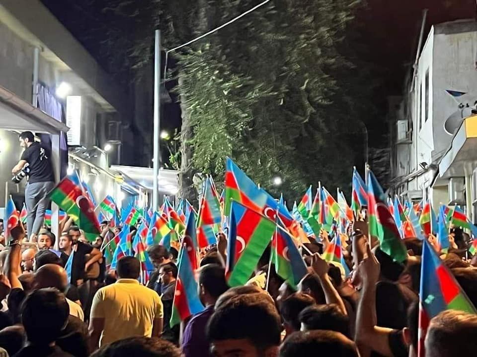 İbadətə Azərbaycan bayrağı ilə qatıldılar... - Məşədi Dadaş məscidindən FOTOLAR 