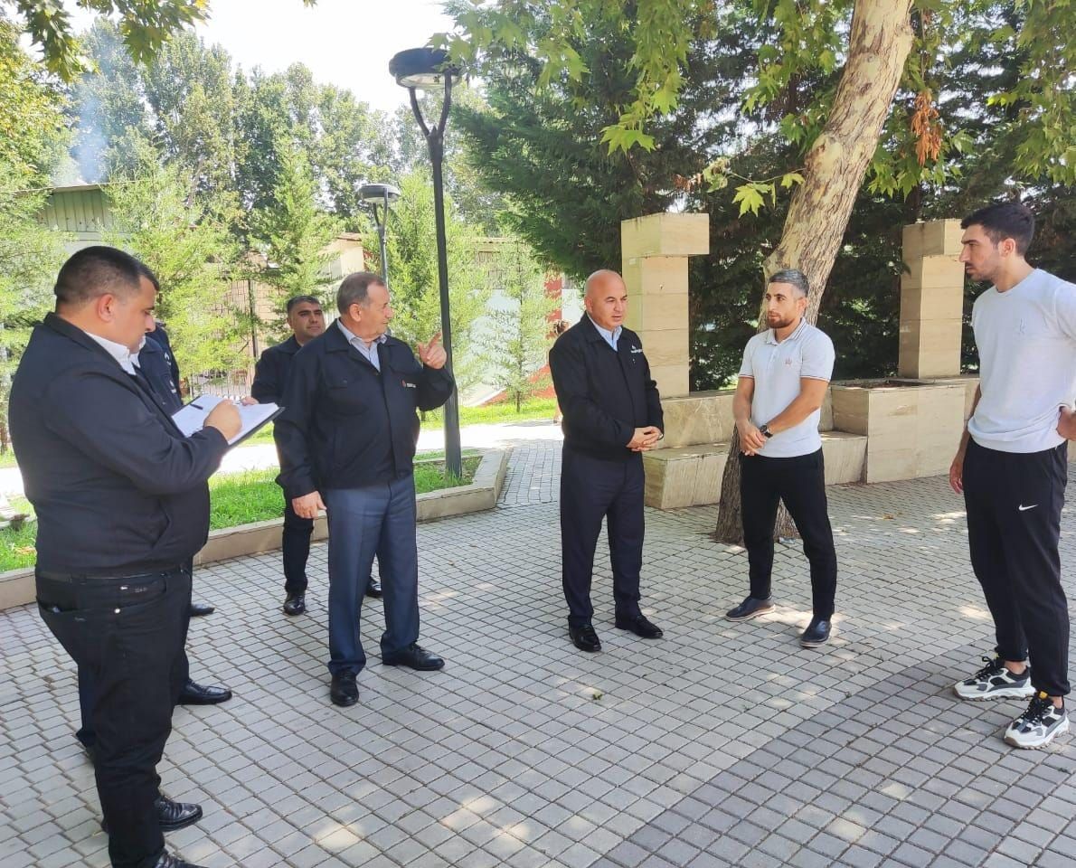 Mingəçevirdə vətəndaşların sualları yerindəcə cavablandırıldı - Fotolar 