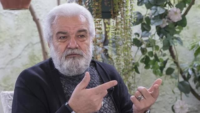Məşhur aktyor Burak Özçiviti "topa tutdu": "Qulağımdakı qıl qədər dəyəri yoxdur!" Məşhur aktyor Burak Özçiviti "topa tutdu": "Qulağımdakı qıl qədər dəyəri yoxdur!"