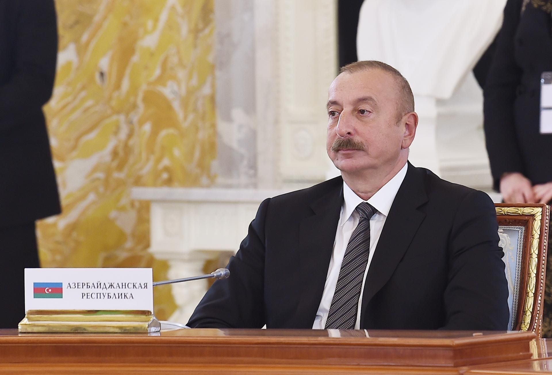İlham Əliyev MDB Dövlət Başçılarının qeyri-rəsmi görüşündə - FOTO İlham Əliyev MDB Dövlət Başçılarının qeyri-rəsmi görüşündə - FOTO