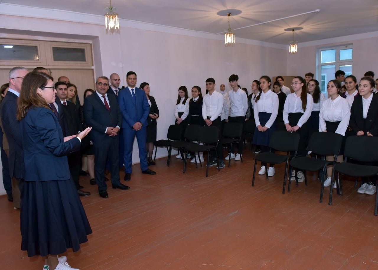 Britaniya səfiri Sumqayıt məktəbində -  FOTO
