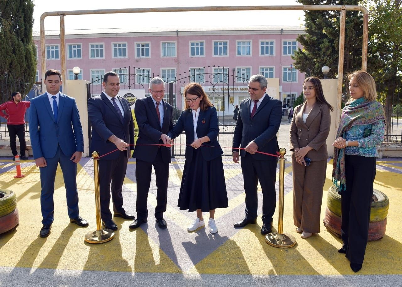 Britaniya səfiri Sumqayıt məktəbində -  FOTO