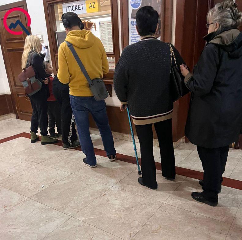 Elmira Axundovaya nə olub? - Əsa ilə görüntüləndi - FOTO Elmira Axundovaya nə olub? - Əsa ilə görüntüləndi - FOTO