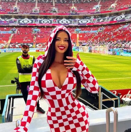 Dünya çempionatını açıq-saçıq geyimdə izləyən model həbs edilə bilər - FOTOLAR 