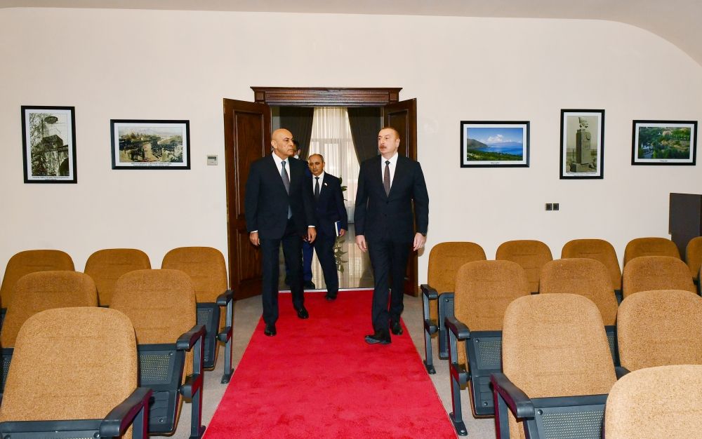 Prezident Qərbi Azərbaycan İcmasının binasında yaradılan şəraitlə tanış oldu 