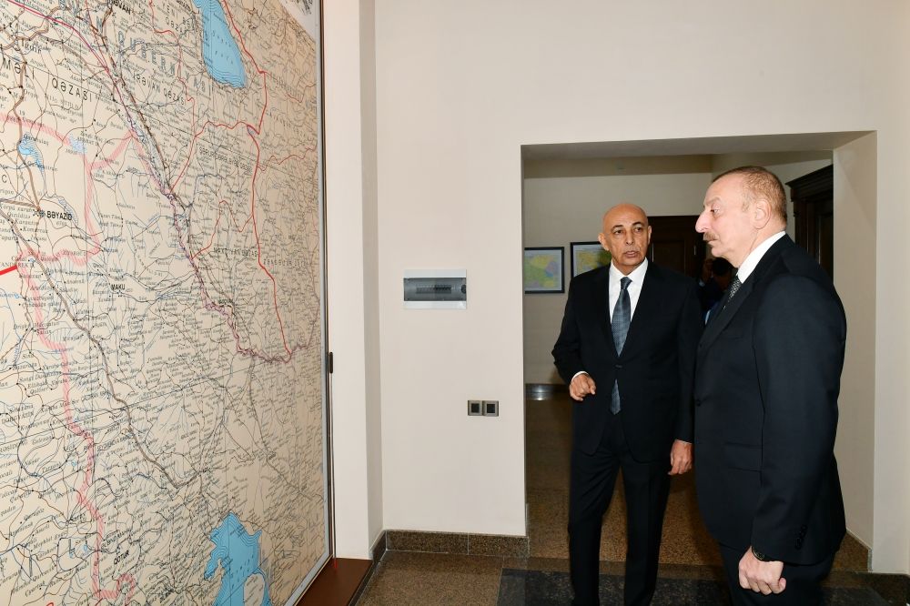 Prezident Qərbi Azərbaycan İcmasının binasında yaradılan şəraitlə tanış oldu 