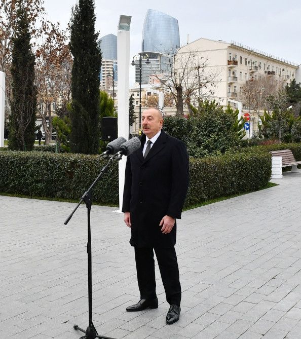 İlham Əliyev bəstəkar Tofiq Quliyevin abidəsinin açılışında - FOTO
