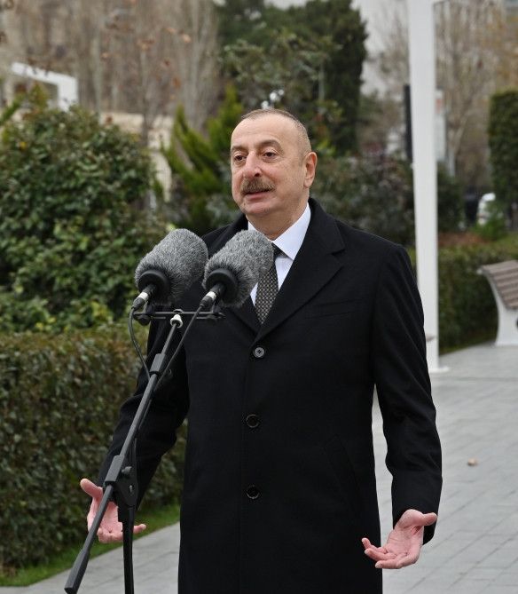 İlham Əliyev bəstəkar Tofiq Quliyevin abidəsinin açılışında - FOTO