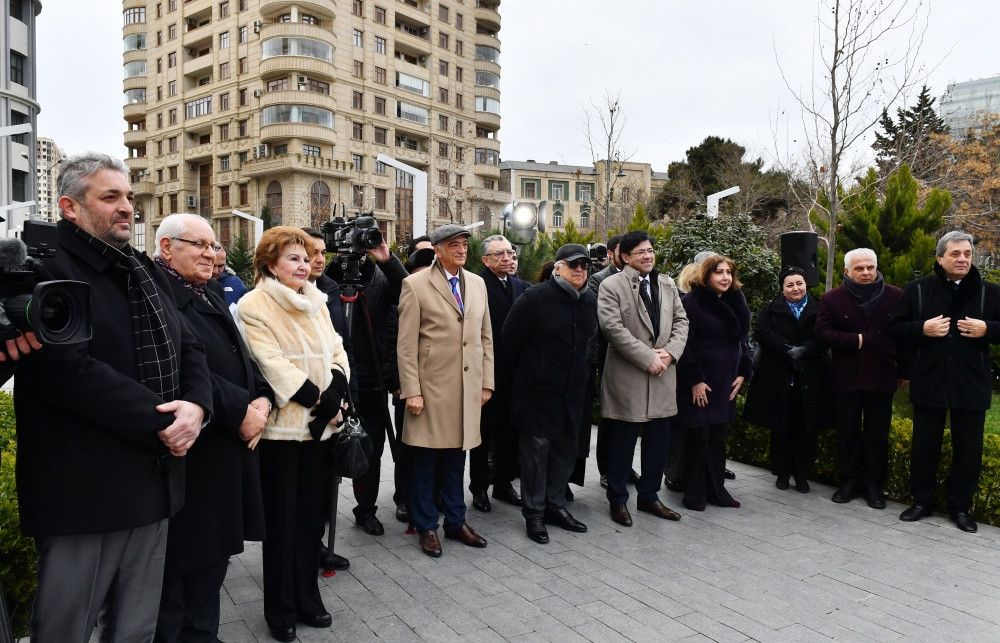 İlham Əliyev bəstəkar Tofiq Quliyevin abidəsinin açılışında - FOTO