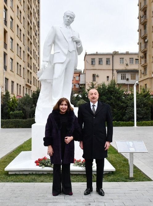 İlham Əliyev bəstəkar Tofiq Quliyevin abidəsinin açılışında - FOTO