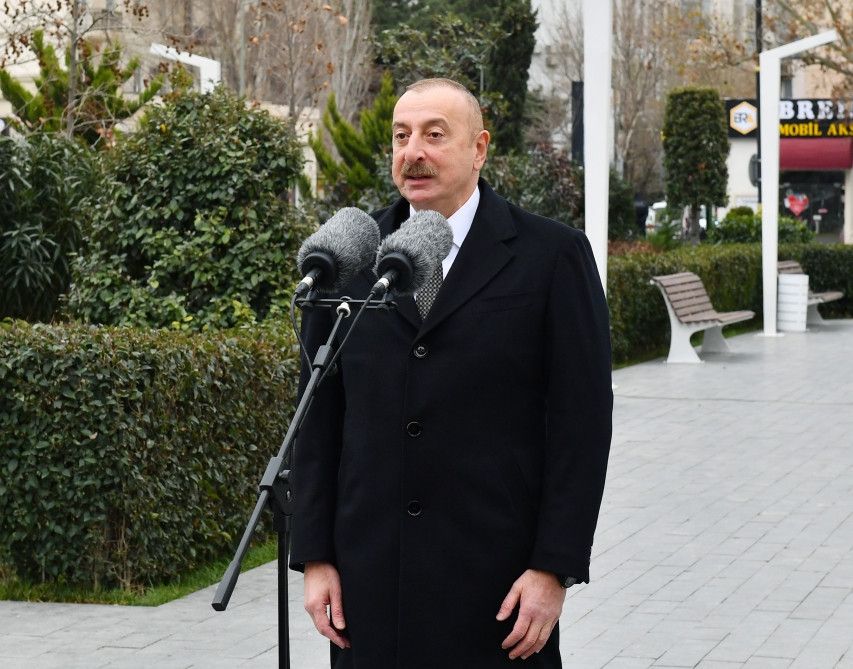 İlham Əliyev bəstəkar Tofiq Quliyevin abidəsinin açılışında - FOTO