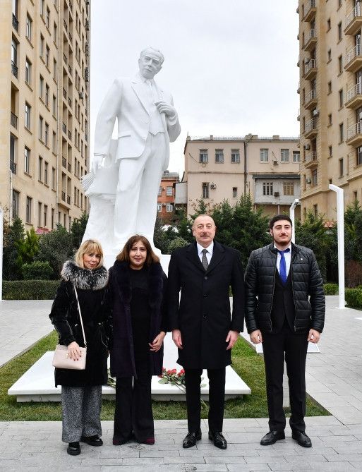 İlham Əliyev bəstəkar Tofiq Quliyevin abidəsinin açılışında - FOTO