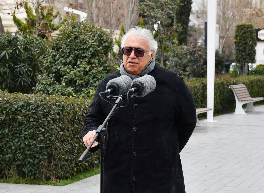 İlham Əliyev bəstəkar Tofiq Quliyevin abidəsinin açılışında - FOTO