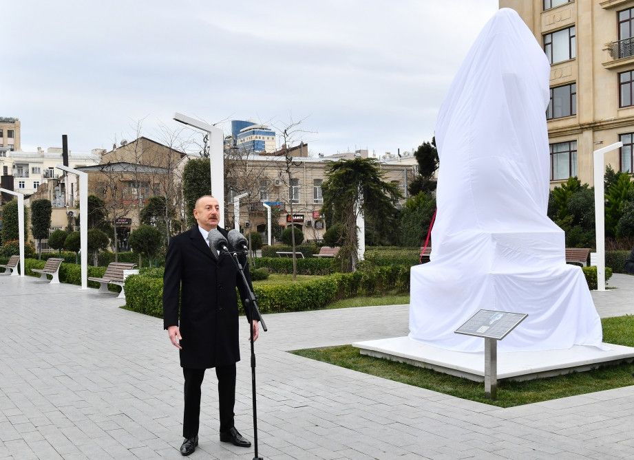 İlham Əliyev bəstəkar Tofiq Quliyevin abidəsinin açılışında - FOTO