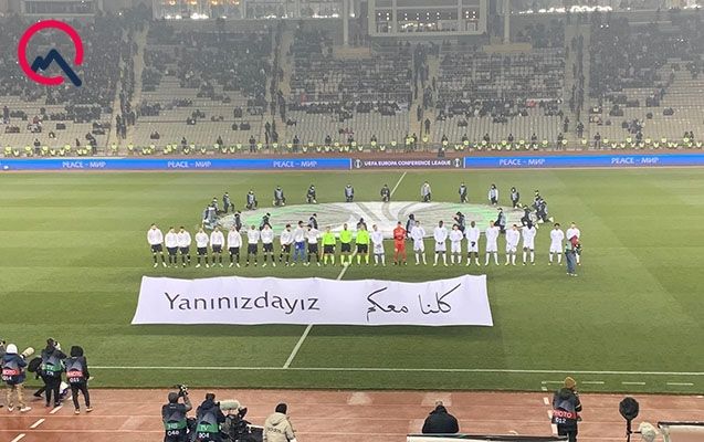 Futbolçular meydana "yanınızdayız" pankartı ilə çıxdı -  FOTO