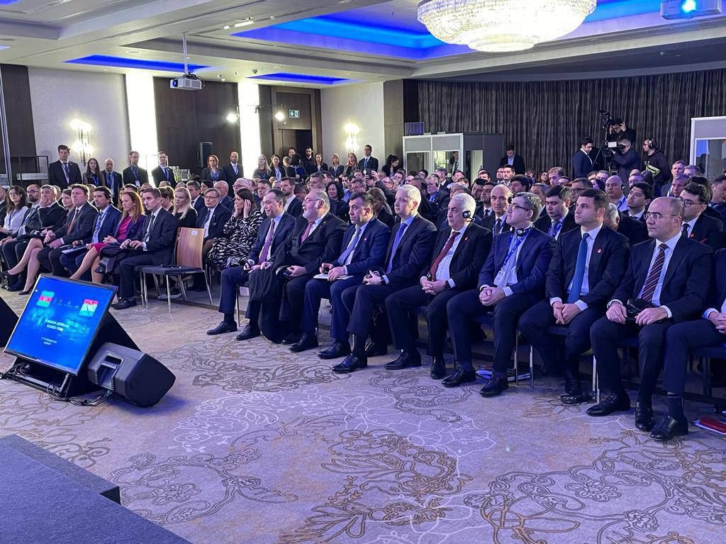 Budapeştdə Azərbaycan-Macarıstan biznes forumu keçirilib -  FOTO