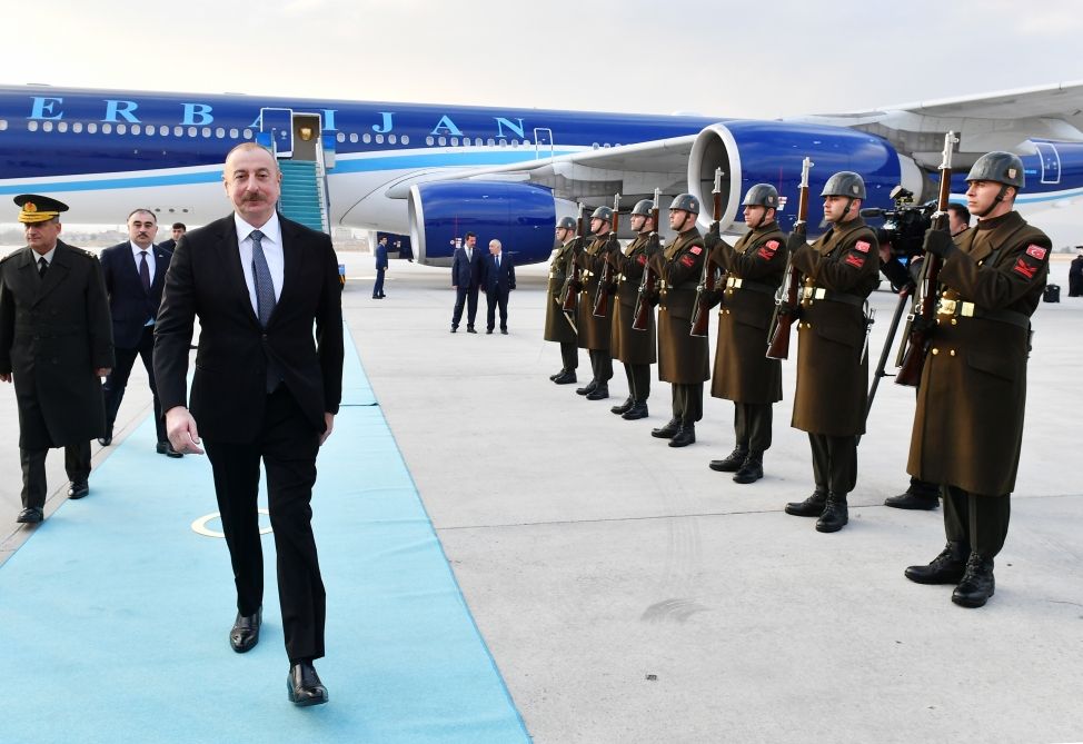 İlham Əliyev Türkiyəyə getdi -  FOTOLAR