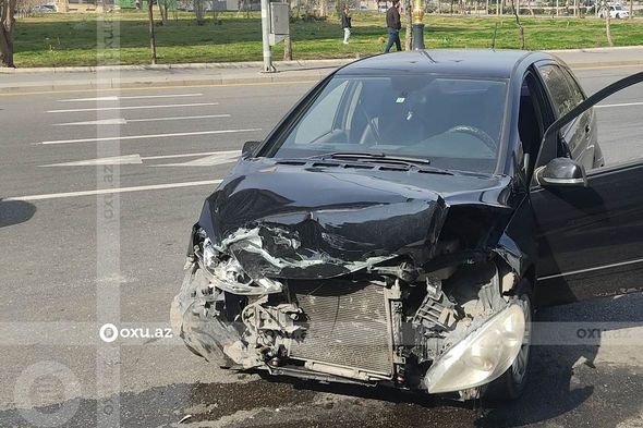 Bakıda “Mercedes” ticarət mərkəzinə girdi -  FOTO