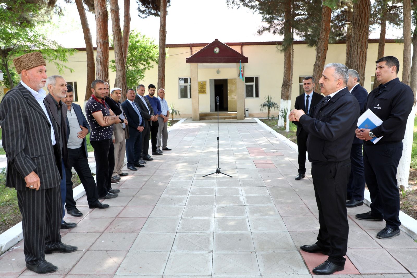 Hacıqəhrəmanlı qəsəbəsinin sahibkarları "Açıq mikrofon"da -  FOTO