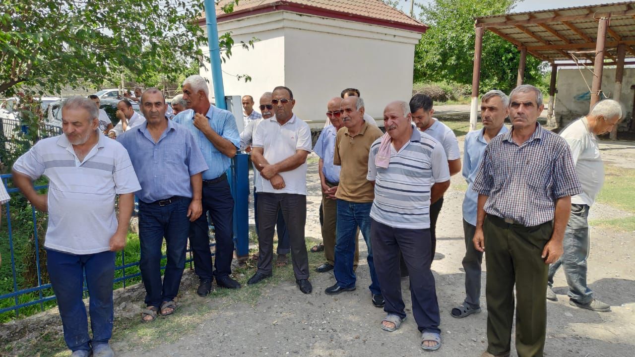 Ucarın Şahlıq kənd sakinləri “Açıq mikrofon”da - FOTO Ucarın Şahlıq kənd sakinləri “Açıq mikrofon”da - FOTO