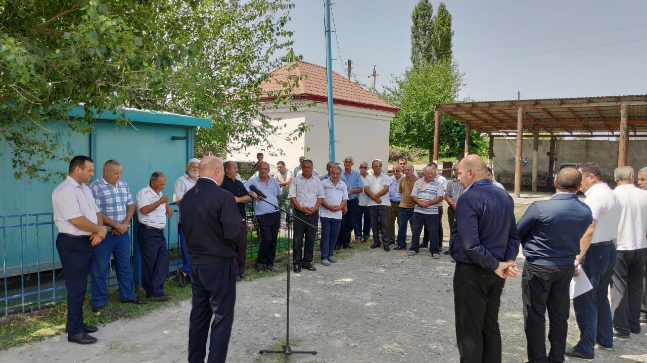 Ucarın Şahlıq kənd sakinləri “Açıq mikrofon”da - FOTO Ucarın Şahlıq kənd sakinləri “Açıq mikrofon”da - FOTO