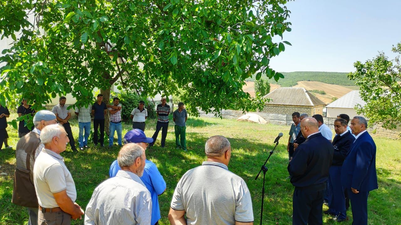 Ucarın Şahlıq kənd sakinləri “Açıq mikrofon”da - FOTO Ucarın Şahlıq kənd sakinləri “Açıq mikrofon”da - FOTO