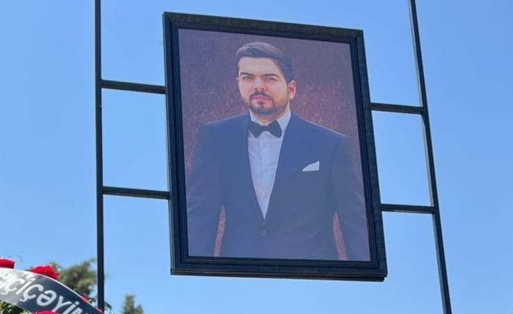 Dəhşətli qəzada dünyasını dəyişən Ruslan dəfn olundu - FOTO Dəhşətli qəzada dünyasını dəyişən Ruslan dəfn olundu - FOTO