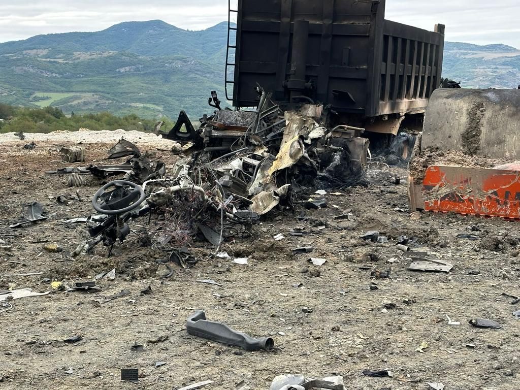 Mina partlayışlarının baş verdiyi yerdən  FOTOLAR