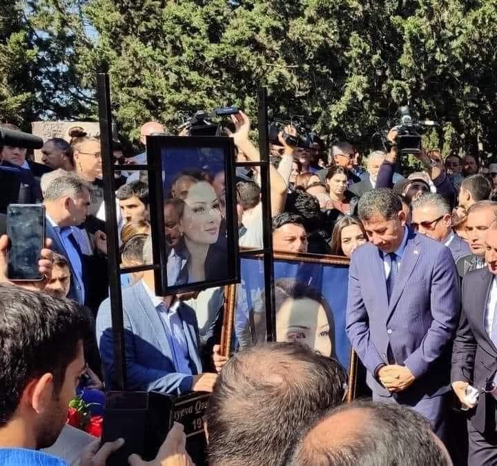 Sinan Oğan Qənirə Paşayevanın dəfnində - FOTO