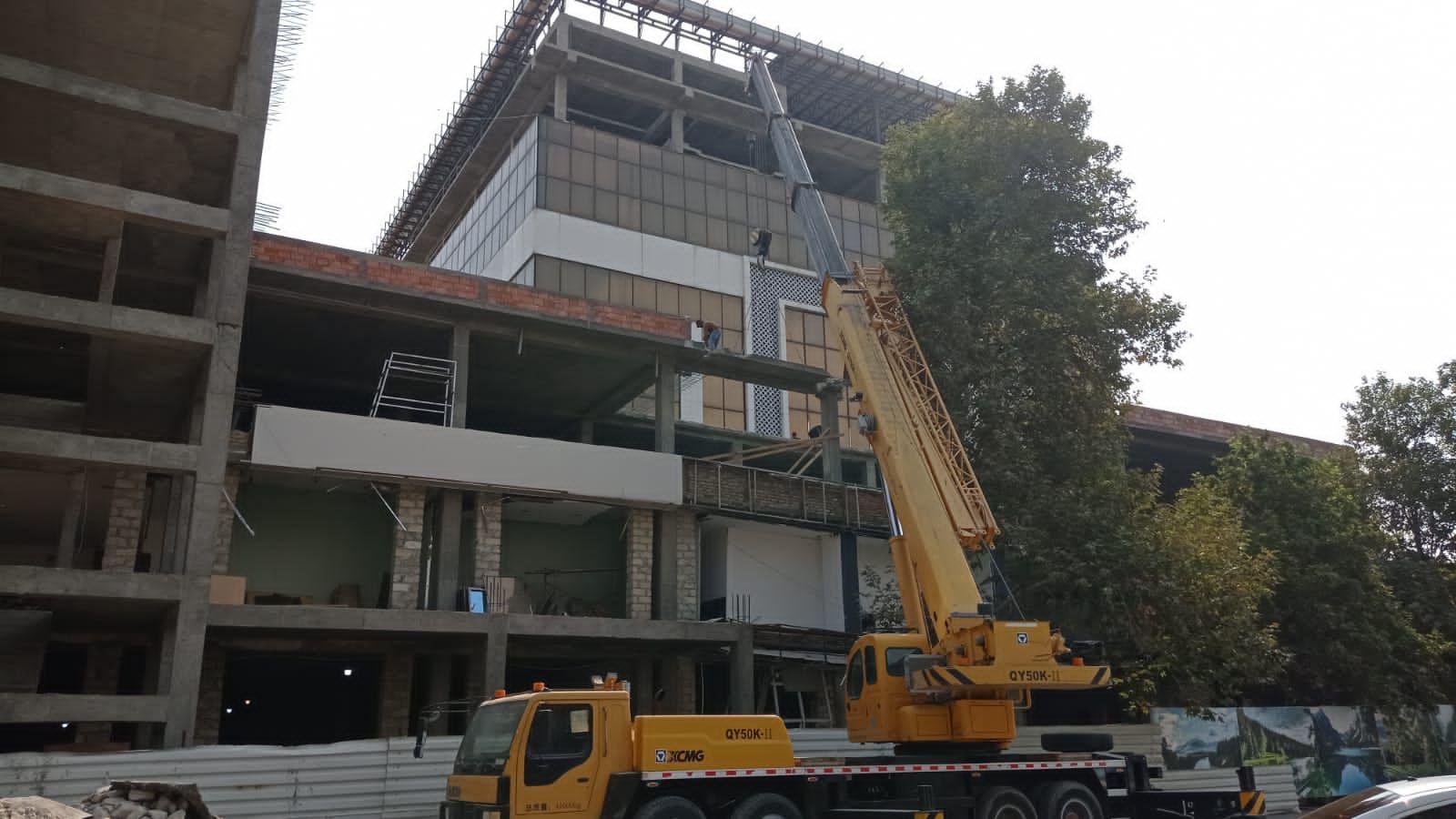 Bu univermaq sökülür -  FOTO