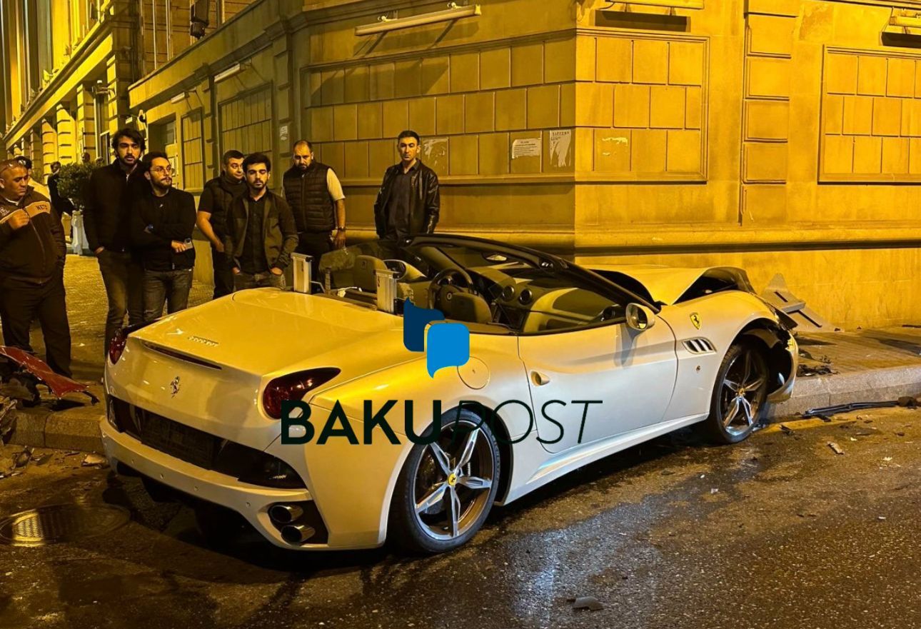 Bakıda  “Ferrari” ilə “Prius” toqquşdu - ViDEO 