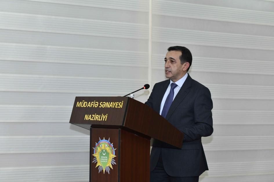 Yeni nazir Aparat rəhbərini işdən çıxardı -  FOTO