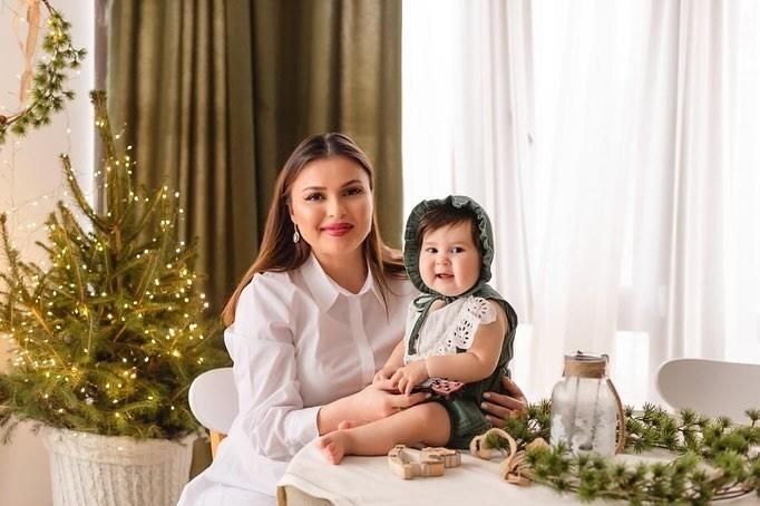 Sevda ilk dəfə qızını göstərdi -  FOTO