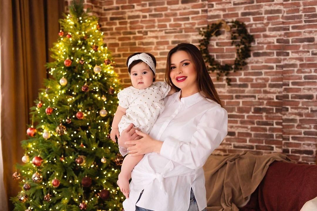 Sevda ilk dəfə qızını göstərdi -  FOTO