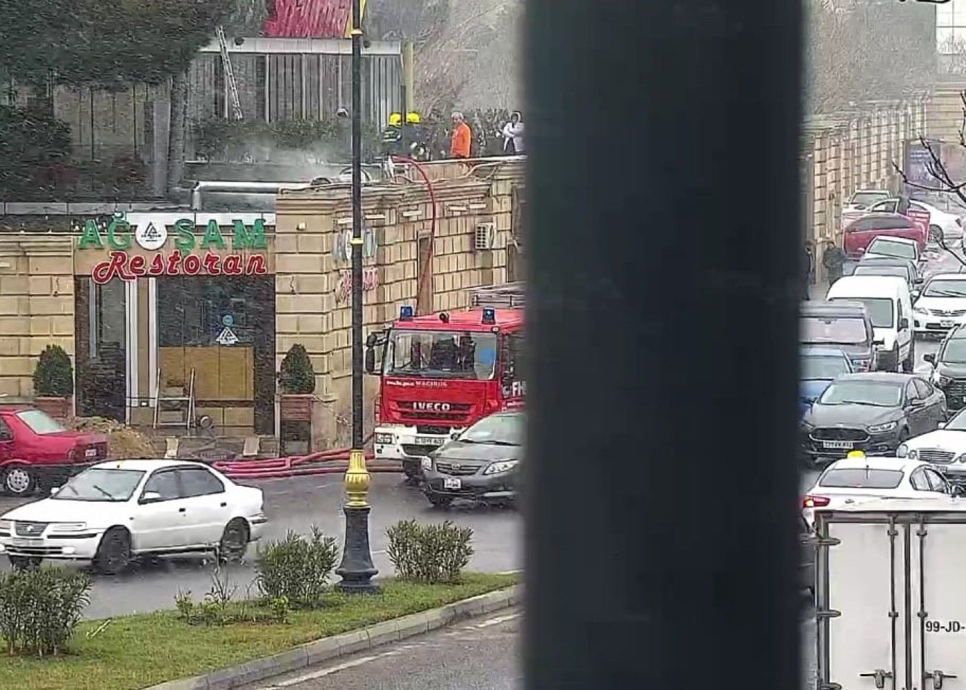 Bakıda "Şaurma N1" restoranı yanır - Yenilənib-FOTO