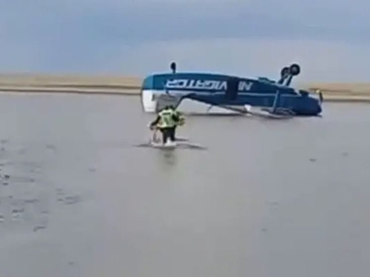 Qazaxıstanda An-2 təyyarəsi suya düşdü