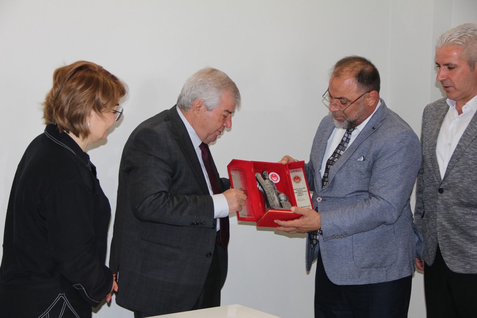 Sabir Rüstəmxanlı Türkiyədən gələn şəhid ailələri ilə görüşdü - FOTO Sabir Rüstəmxanlı Türkiyədən gələn şəhid ailələri ilə görüşdü - FOTO