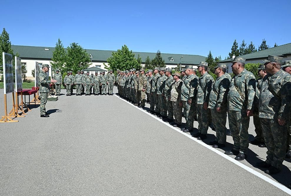 Kərim Vəliyev artilleriya bölmələrinin taktiki təlimini izlədi - FOTO 