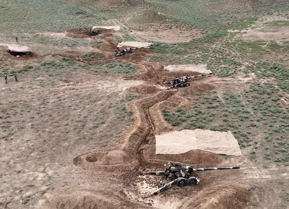 Kərim Vəliyev artilleriya bölmələrinin taktiki təlimini izlədi - FOTO 