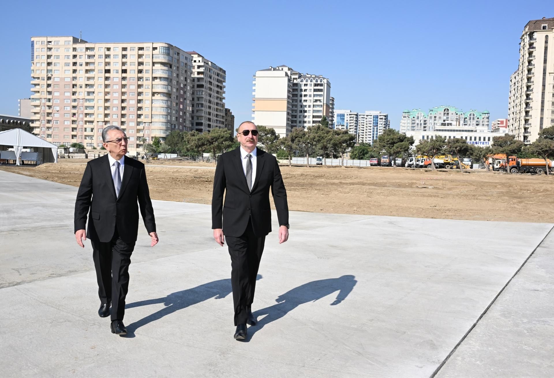 Prezident yeni parkdakı işlərin gedişi ilə tanış oldu - FOTO Prezident yeni parkdakı işlərin gedişi ilə tanış oldu - FOTO