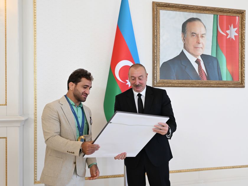 Hidayətlə Zelimin Prezidentə xatirə hədiyyəsi - FOTO 