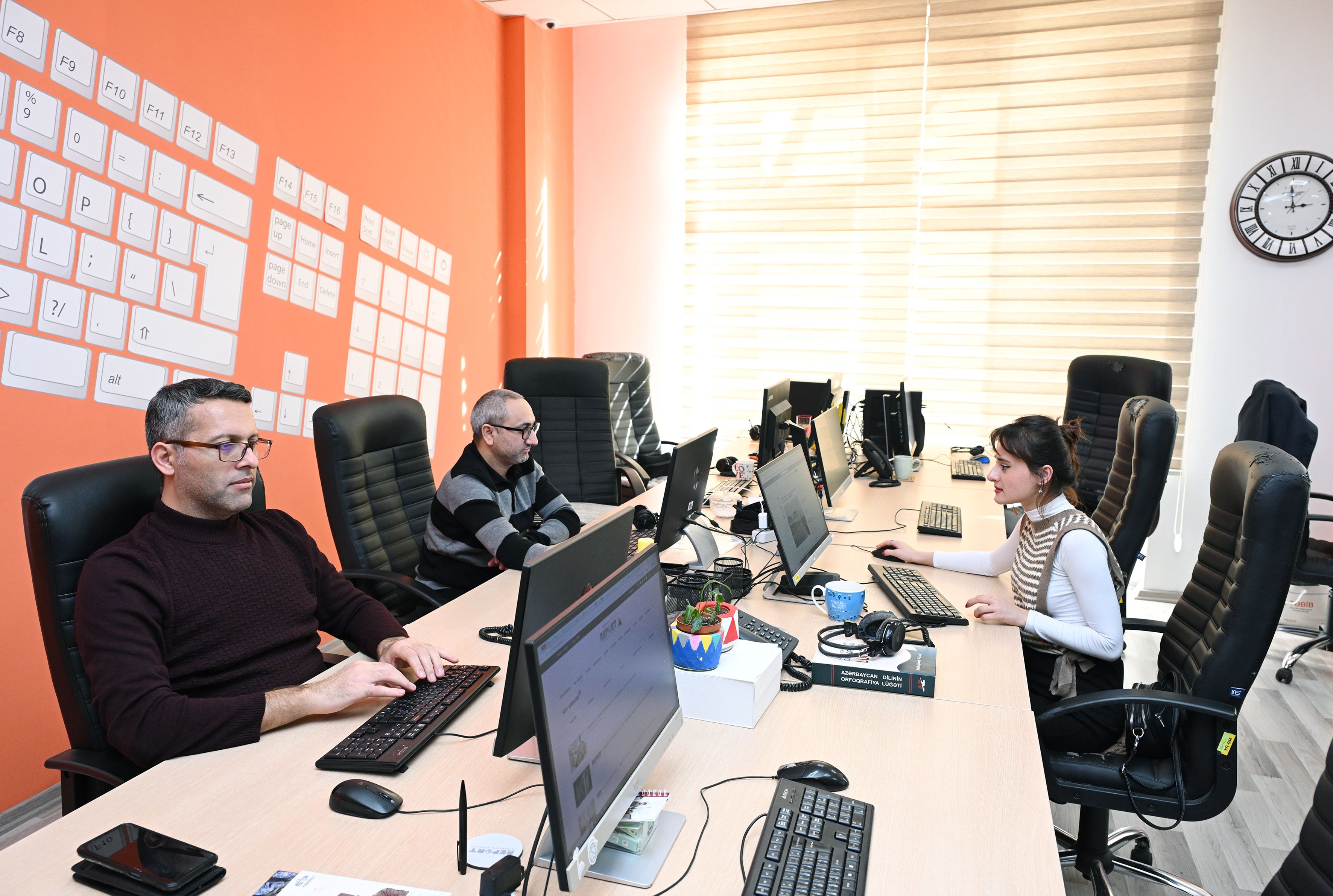 “Report”un 10 yaşı tamam olur - FOTO “Report”un 10 yaşı tamam olur - FOTO