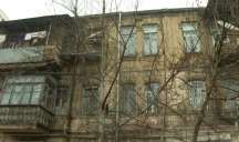 Yağış Bakıda iki əsrlik binanı qəzalı vəziyyətə saldı - VİDEO 