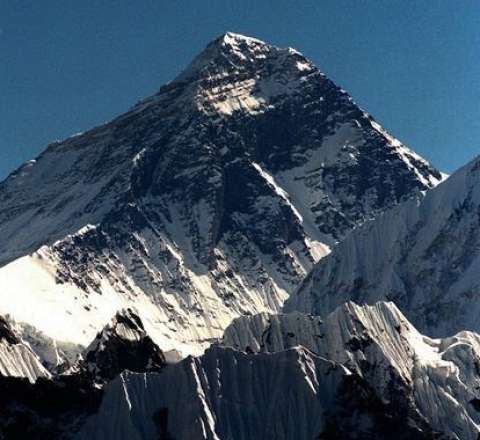 Dünyanın ən yüksək dağı Everest deyilmiş 