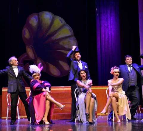 Dövlət teatrlarında baş rejissor ştatı ləğv edildi 