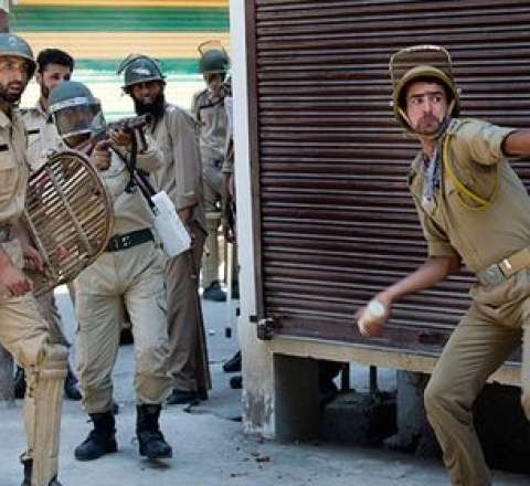 Hindistan hərbçiləri sərhəddə pakistanlını güllələdi 