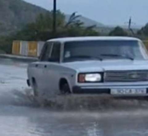 Bakıda leysan rekord qırdı: yollardakı vəziyyətlə bağlı yeni görüntülər 