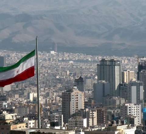 Tehranda polis idarəsinə hücum edildi 